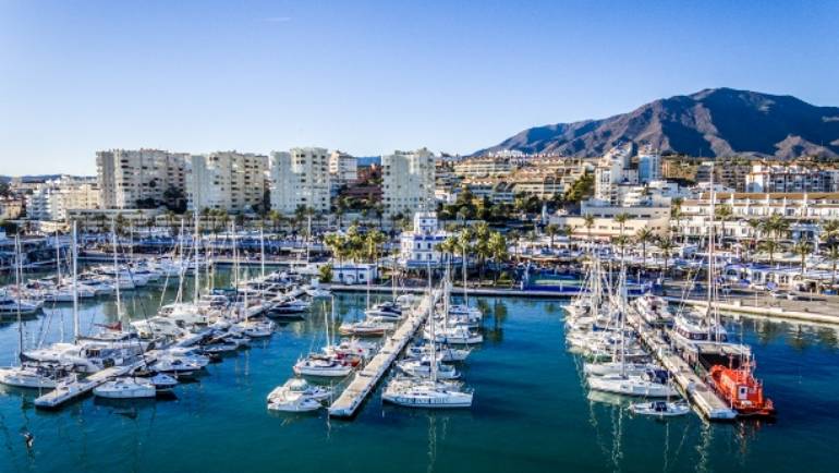 Mediterranean marinas is scheduled to dredg between the pantalanes 1 And 2 at the Marina of Estepona