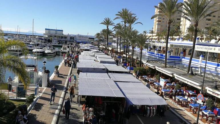 El Puerto Deportivo de Estepona suspende el mercadillo tradicional de los domingos