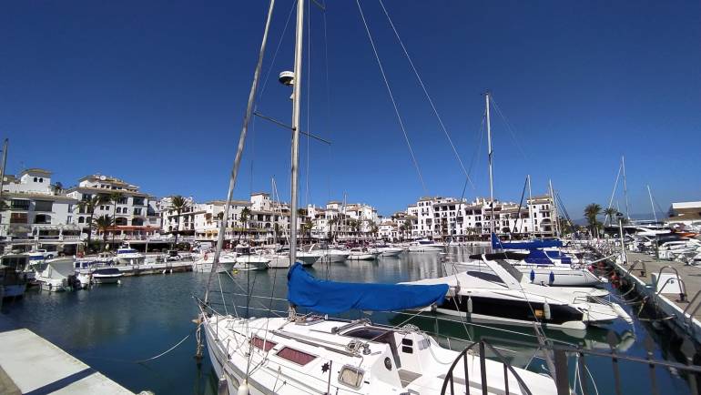 Mittelmeer-Marinas setzen mit Boot-Überwachung und Gewahrsam Tätigkeit in ihren Marinas