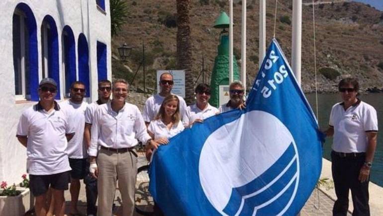 Izado de Bandera Azul en el Puerto Marina del Este