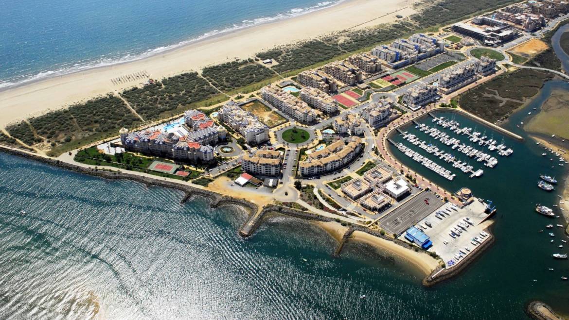 Marinas of the Mediterranean signs an agreement of collaboration with Marina Isla Canela to offer preferential terms for stays to its customers