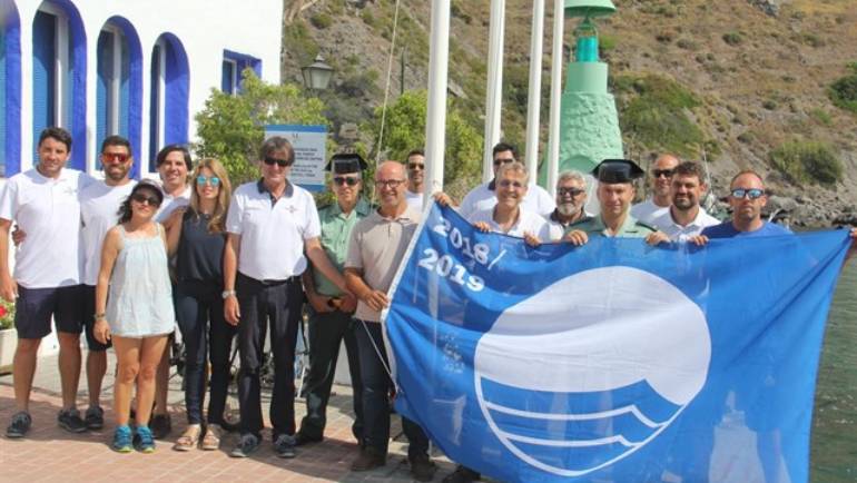 Izada la Bandera Azul 2018 en el Puerto Deportivo Marina del Este