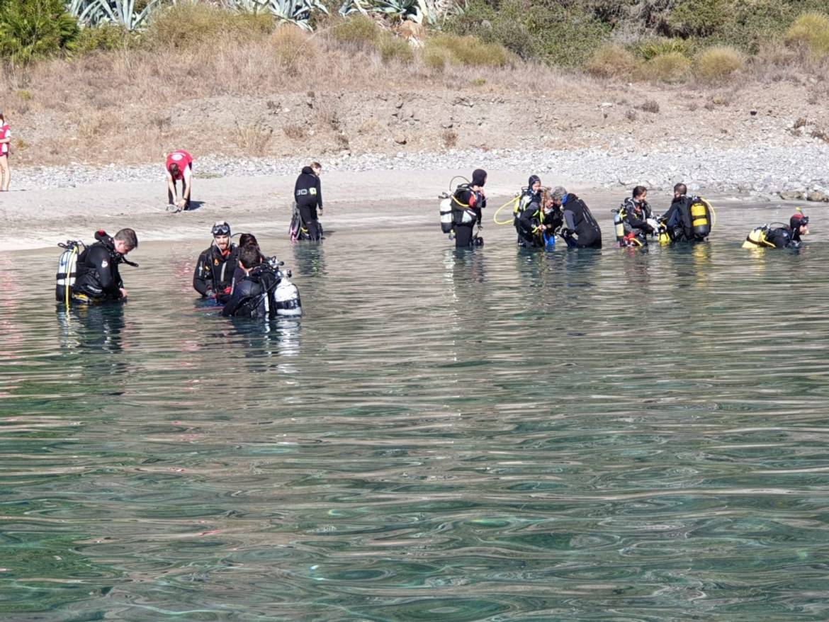 Limpieza-fondos-5-de-octubre-Marina-del-Este-5.jpeg