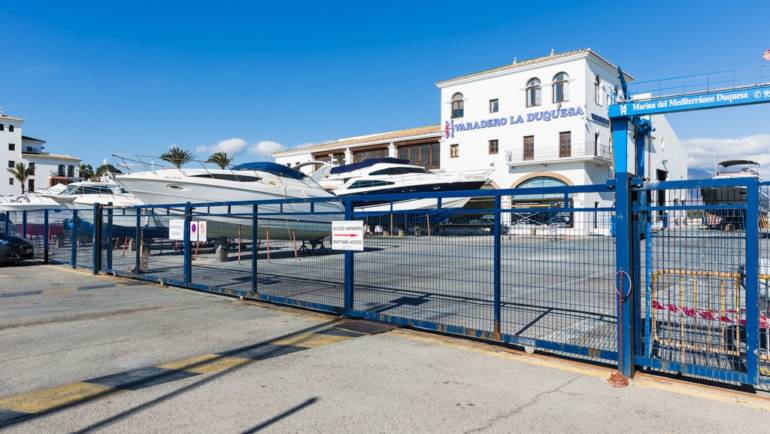 Marinas del Mediterráneo realiza mejoras en la zona del varadero del Puerto de La Duquesa