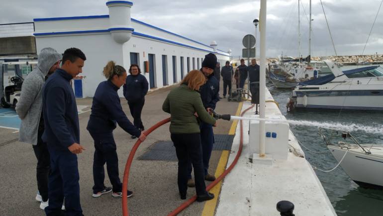 El personal del Puerto de La Duquesa ha realizado la revisión del Plan Anual de Emergencias