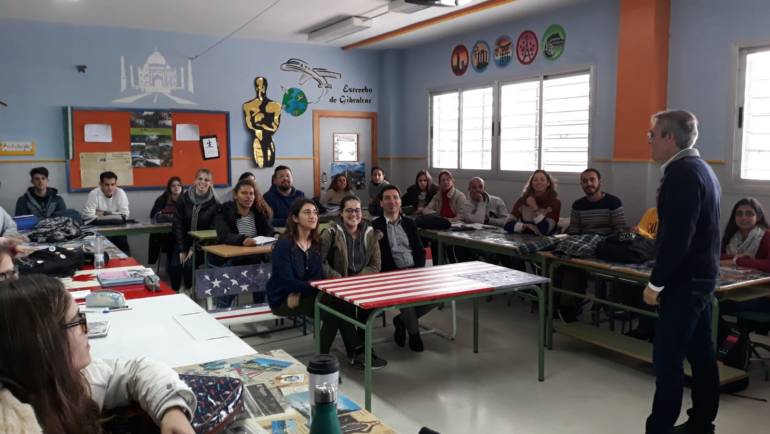 Manuel Raigón, general director of Marinas of the Mediterranean, It offers a lecture to the students of tourism of the IES Monterroso