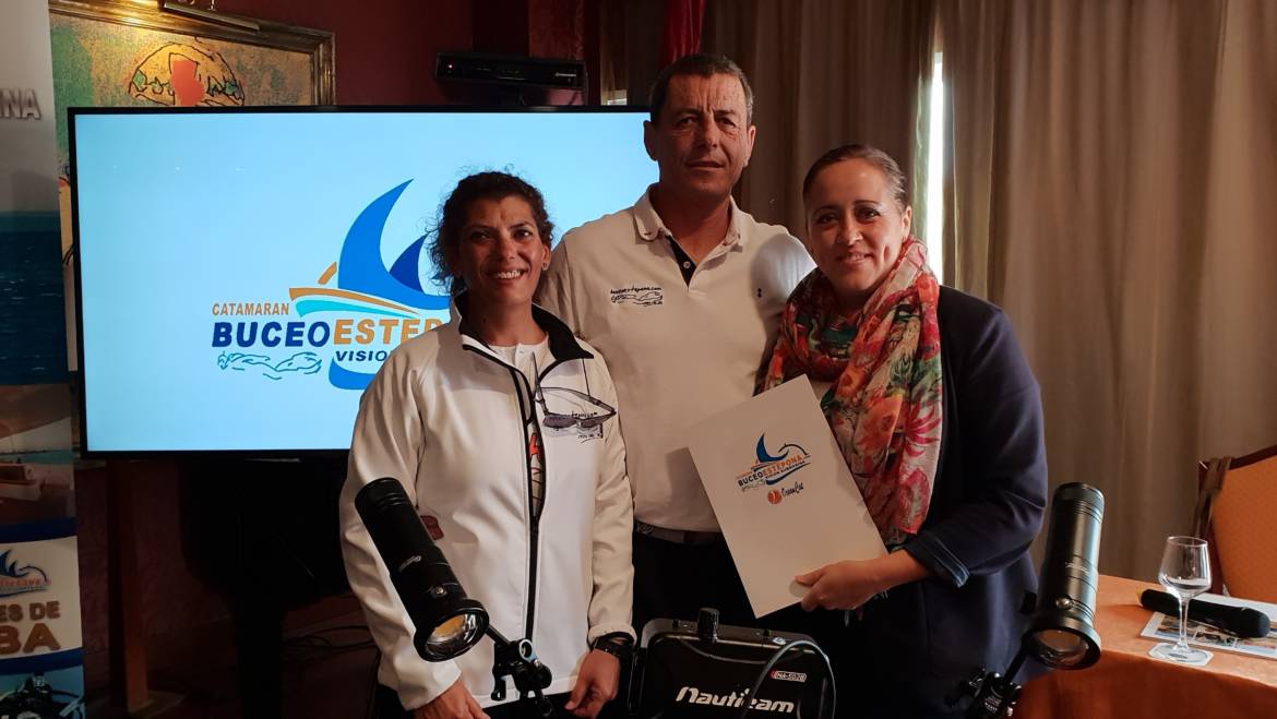 A new catamaran with underwater vision will be based in the Marina of Estepona