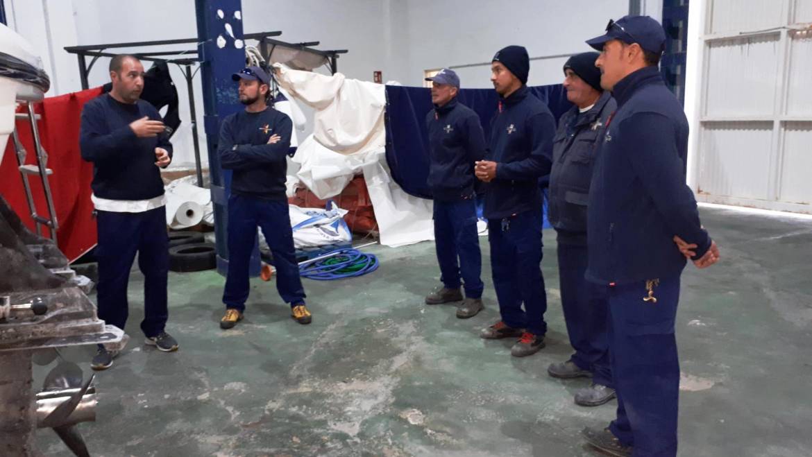 Boot-Thermosealing-Kurs im Hafen von La Duquesa