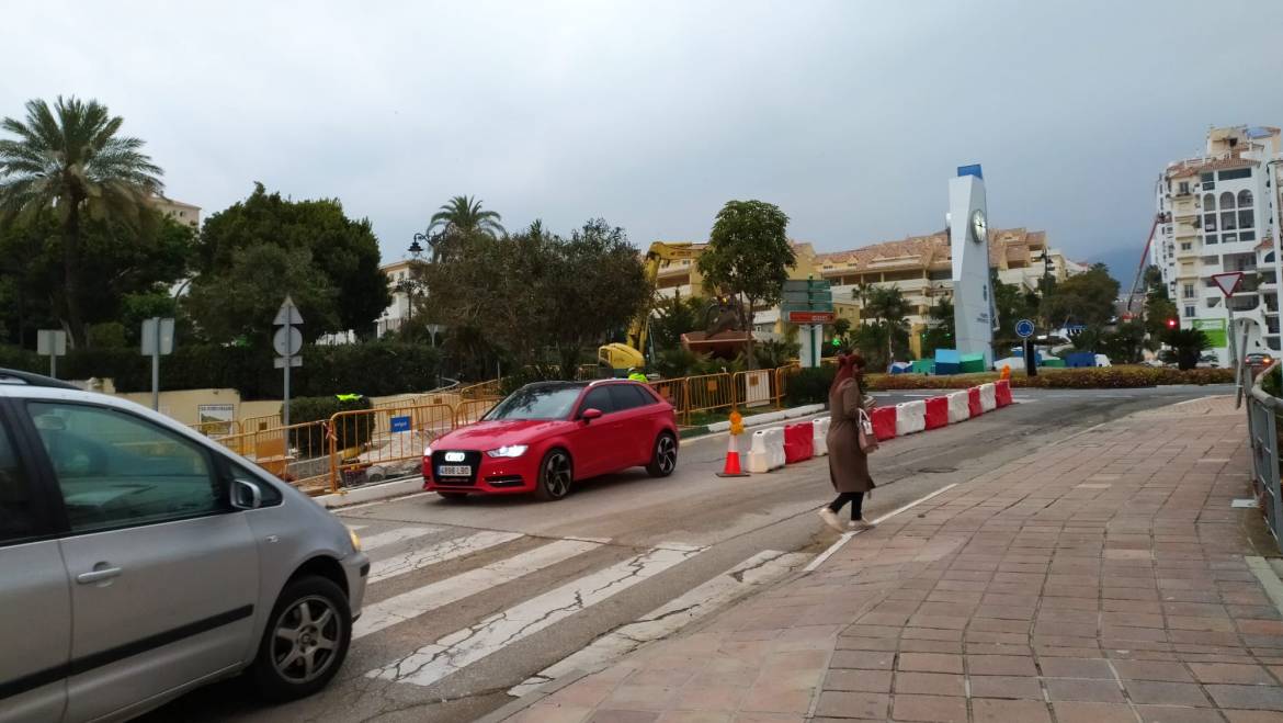 Der Zugang zur Estepona Marina ist nach dem Vormarsch der Sammlerarbeit normal