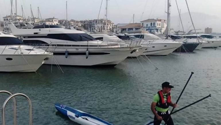 Los tres deportistas del Desafío Toro SUP consiguen el reto de recorrer 180 km de costa en paddle surf y corriendo